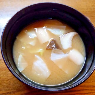 エリンギと豆腐とキャベツの味噌汁